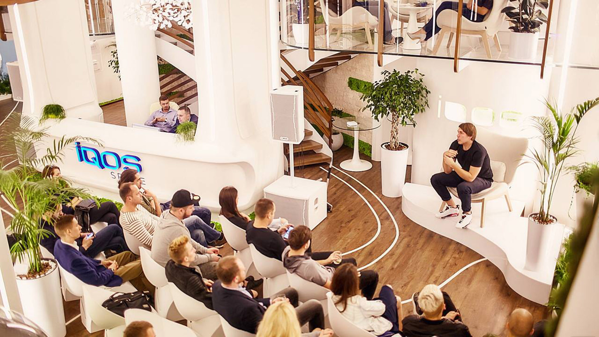 White N series in IQOS Space White N series in IQOS Space