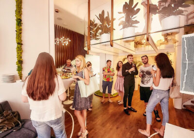 White N series in IQOS Space